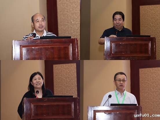 男人和女人在电视前 AI 生成的内容可能不正确。