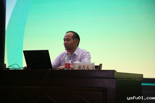 南京林业大学副校长薛建辉教授作大会特邀报告